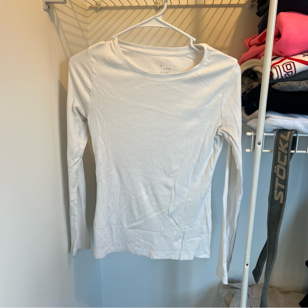 a new day Women's Classic White Long Sleeve Top